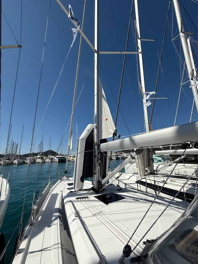 Bavaria C38 — photo 4