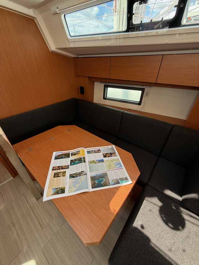 Bavaria C38 — photo 11