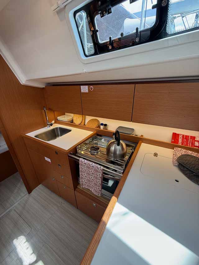 Bavaria C38 — photo 13