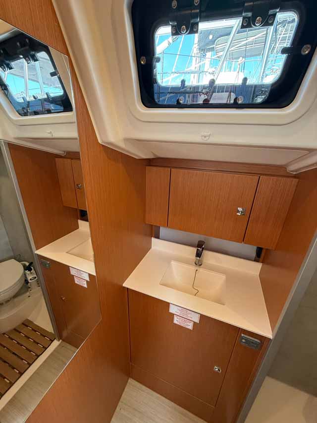 Bavaria C38 — photo 18
