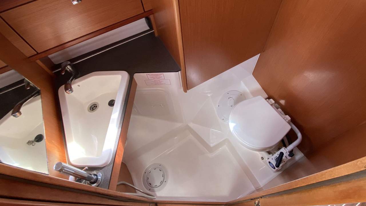 Bavaria Cruiser 34 — photo 13