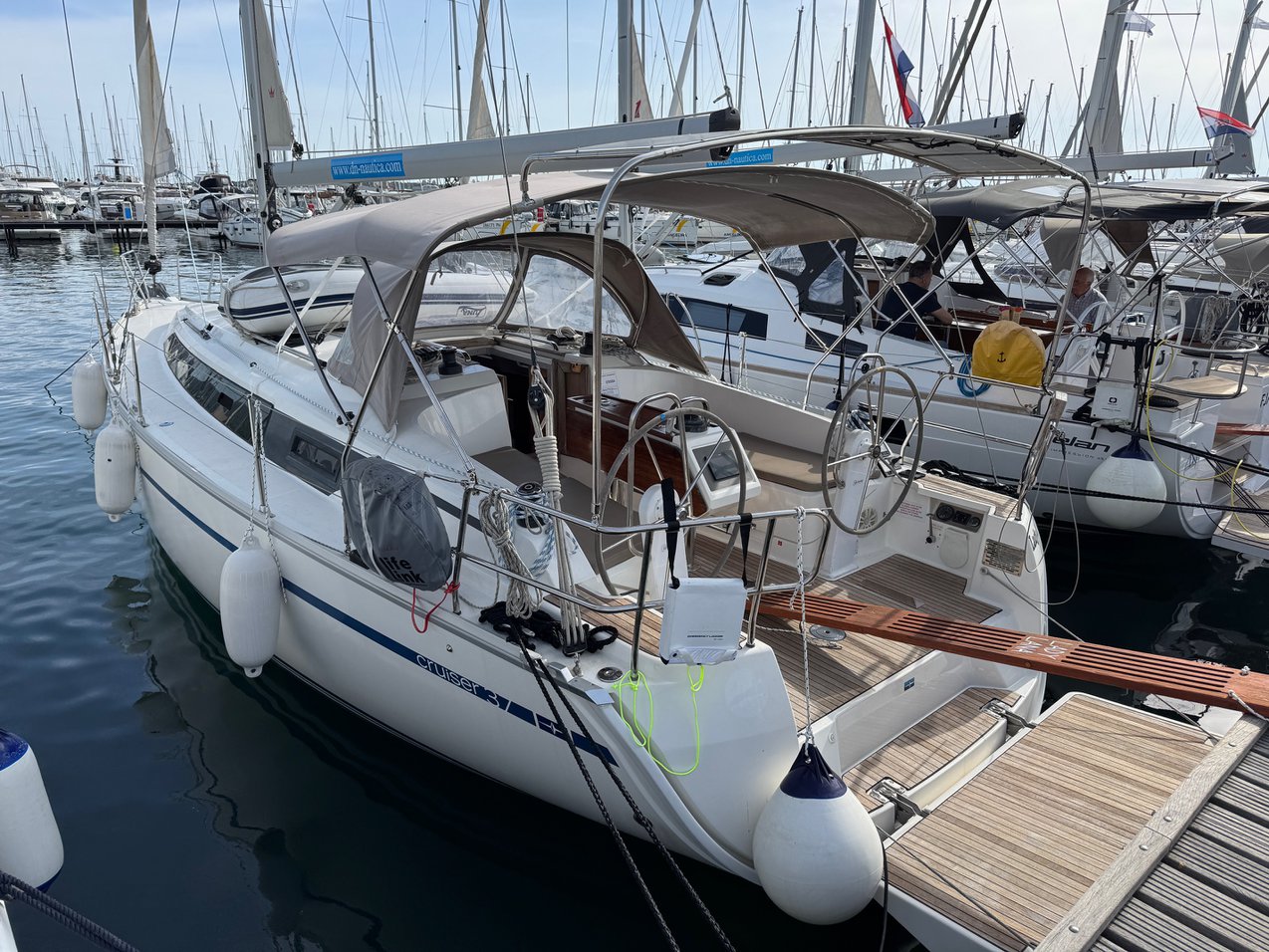 Bavaria Cruiser 37 - 3 cab. — photo 11