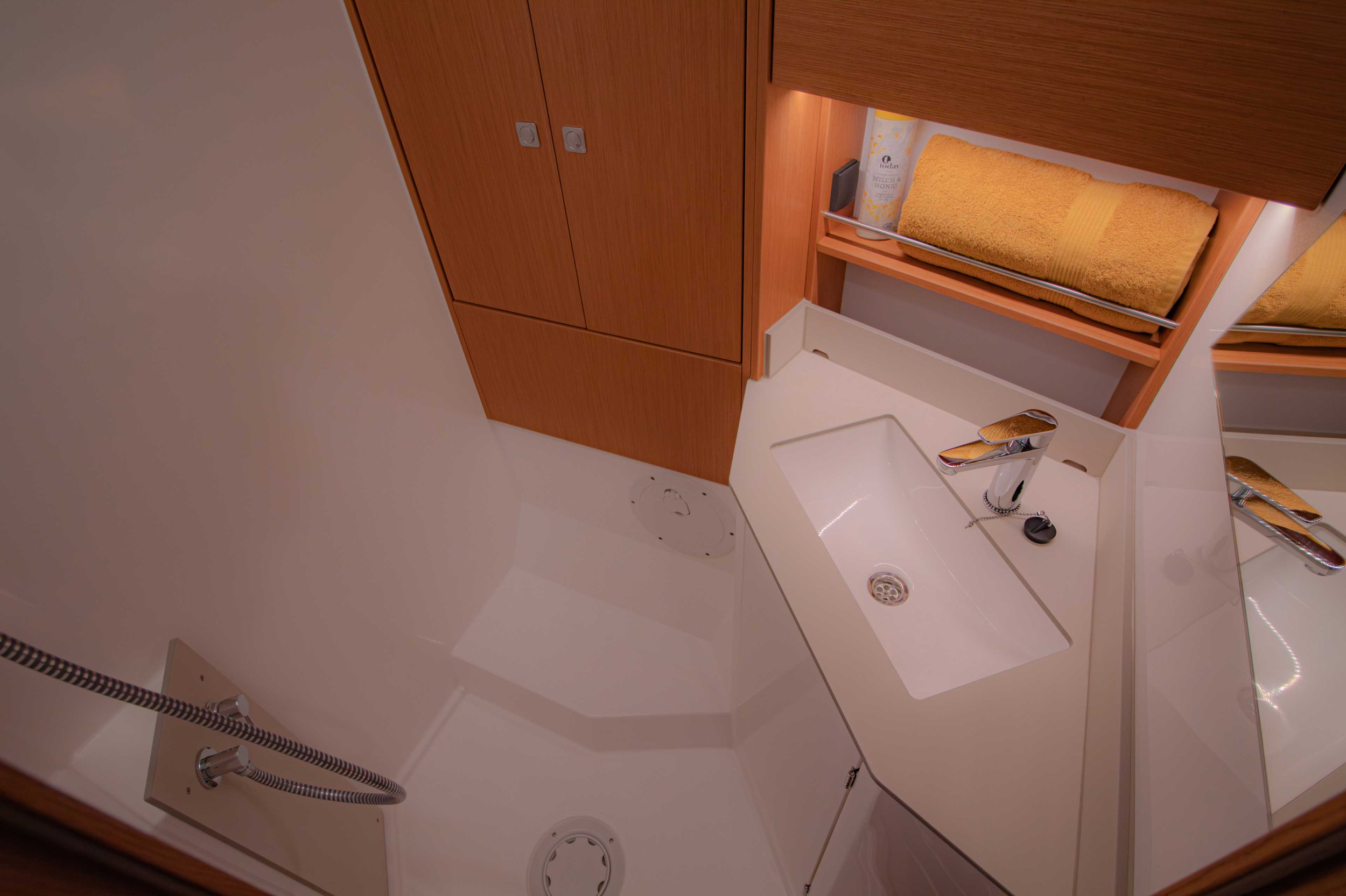 Bavaria C46 - 4 cab. — photo 8