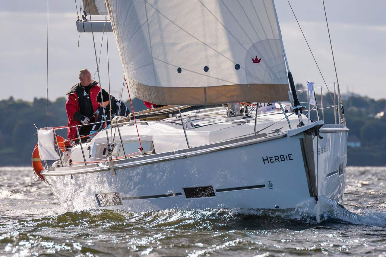 Dufour 382 GL — photo 7
