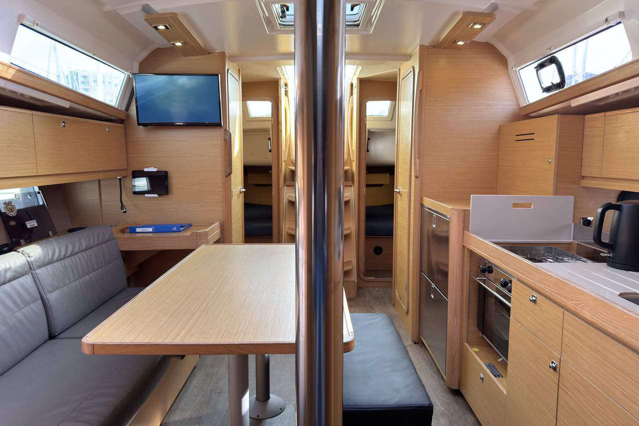 Dufour 382 GL — photo 11