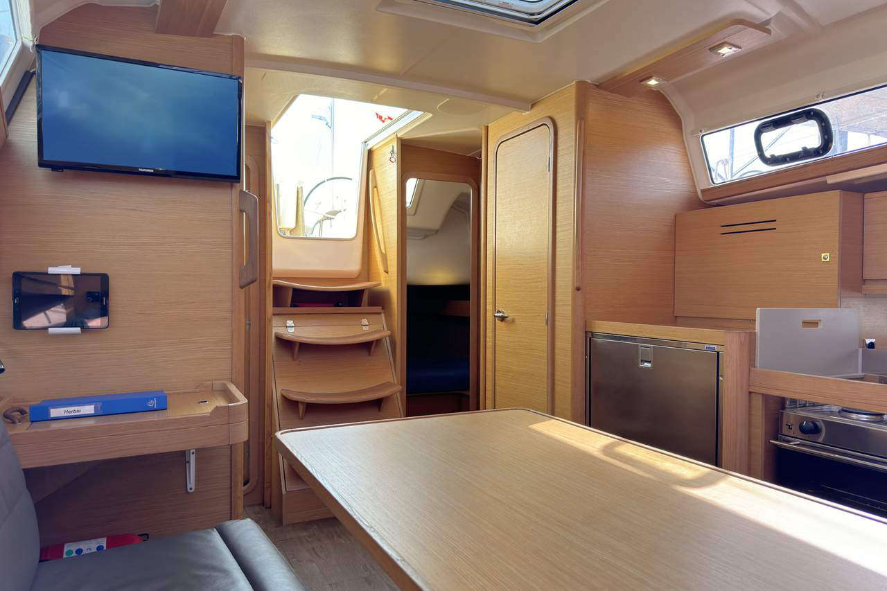 Dufour 382 GL — photo 12