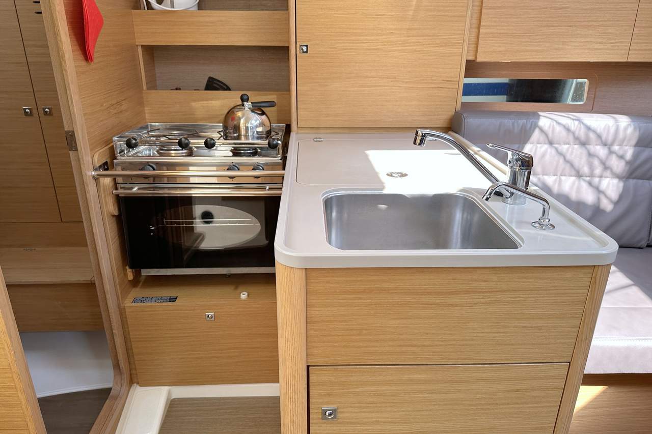 Dufour 310 GL — photo 18