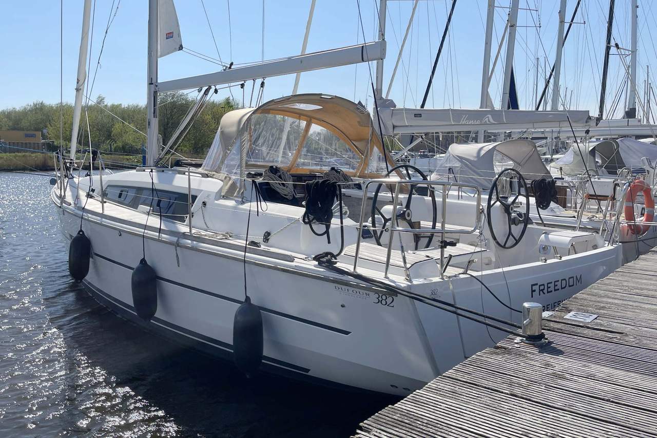 Dufour 382 GL — photo 16