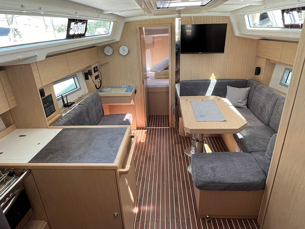 Bavaria C38 — photo 6