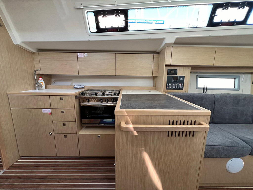 Bavaria C38 — photo 7