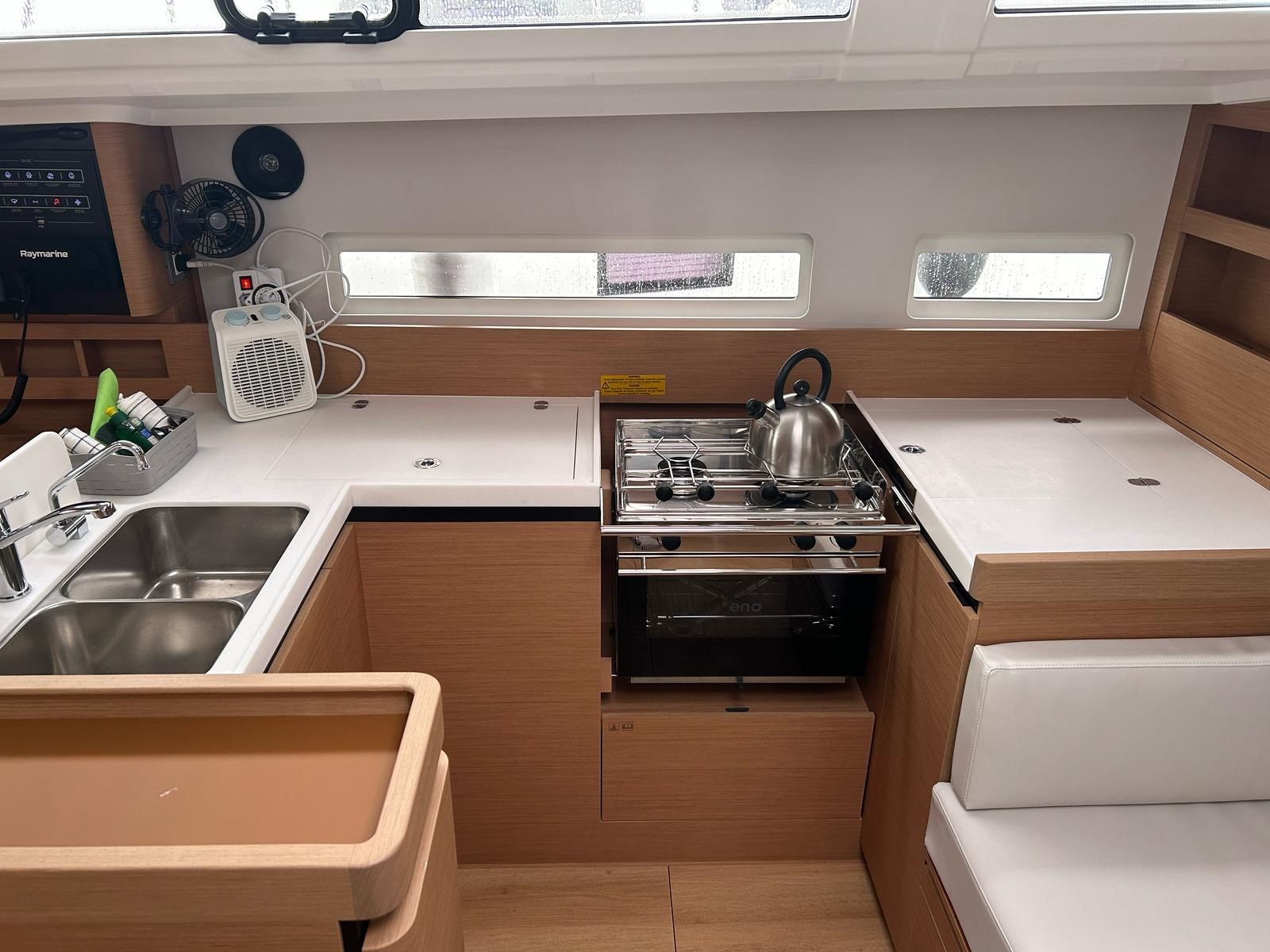 Sun Odyssey 410 - 3 cab. — photo 8
