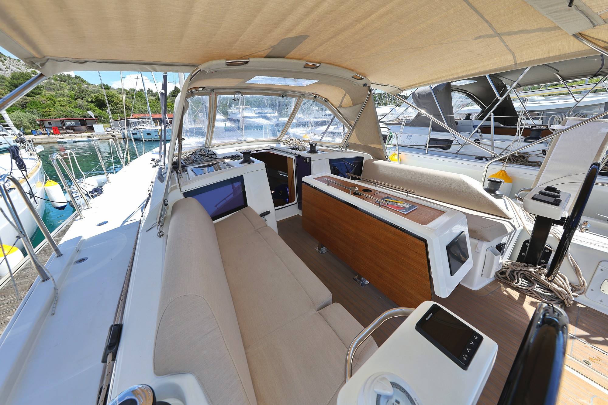 Dufour 390 — photo 7