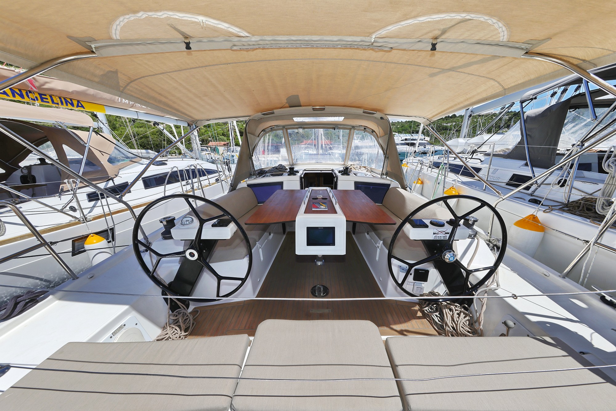 Dufour 390 — photo 11
