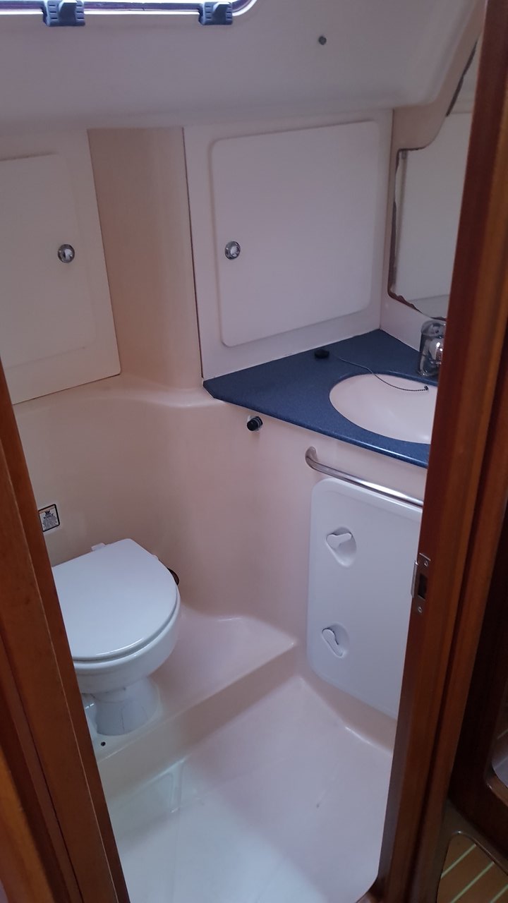 Bavaria 49 — photo 12