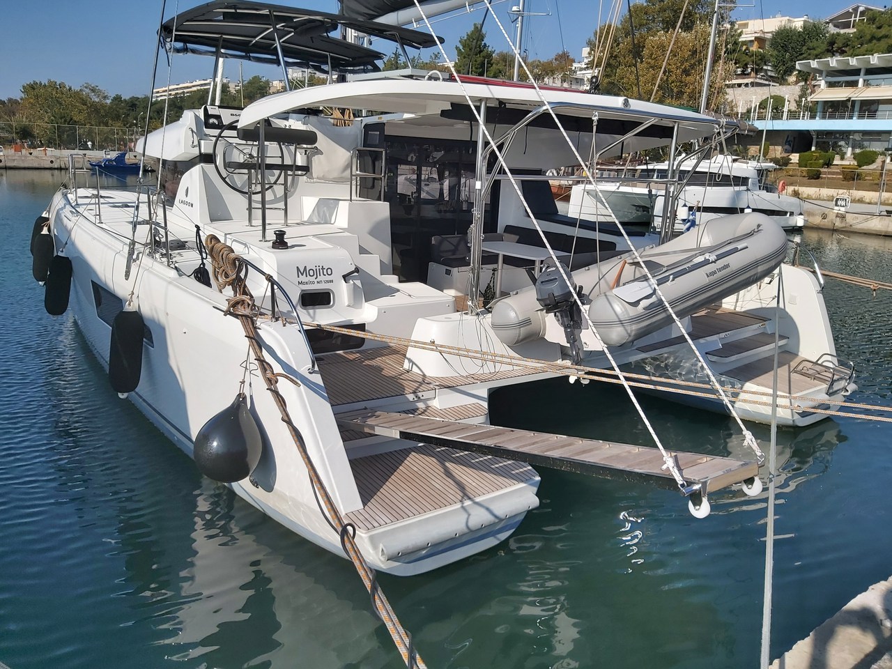 Lagoon 42 - 4 + 2 cab. — photo 1