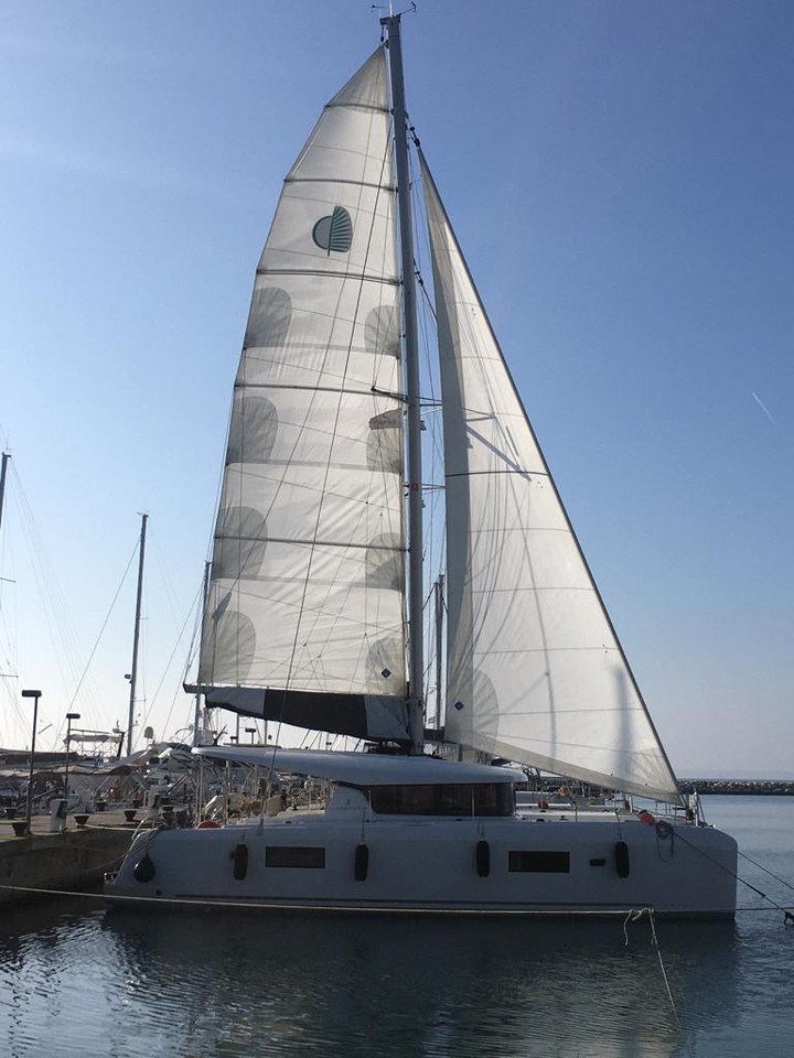 Lagoon 42 - 4 + 2 cab. — photo 9