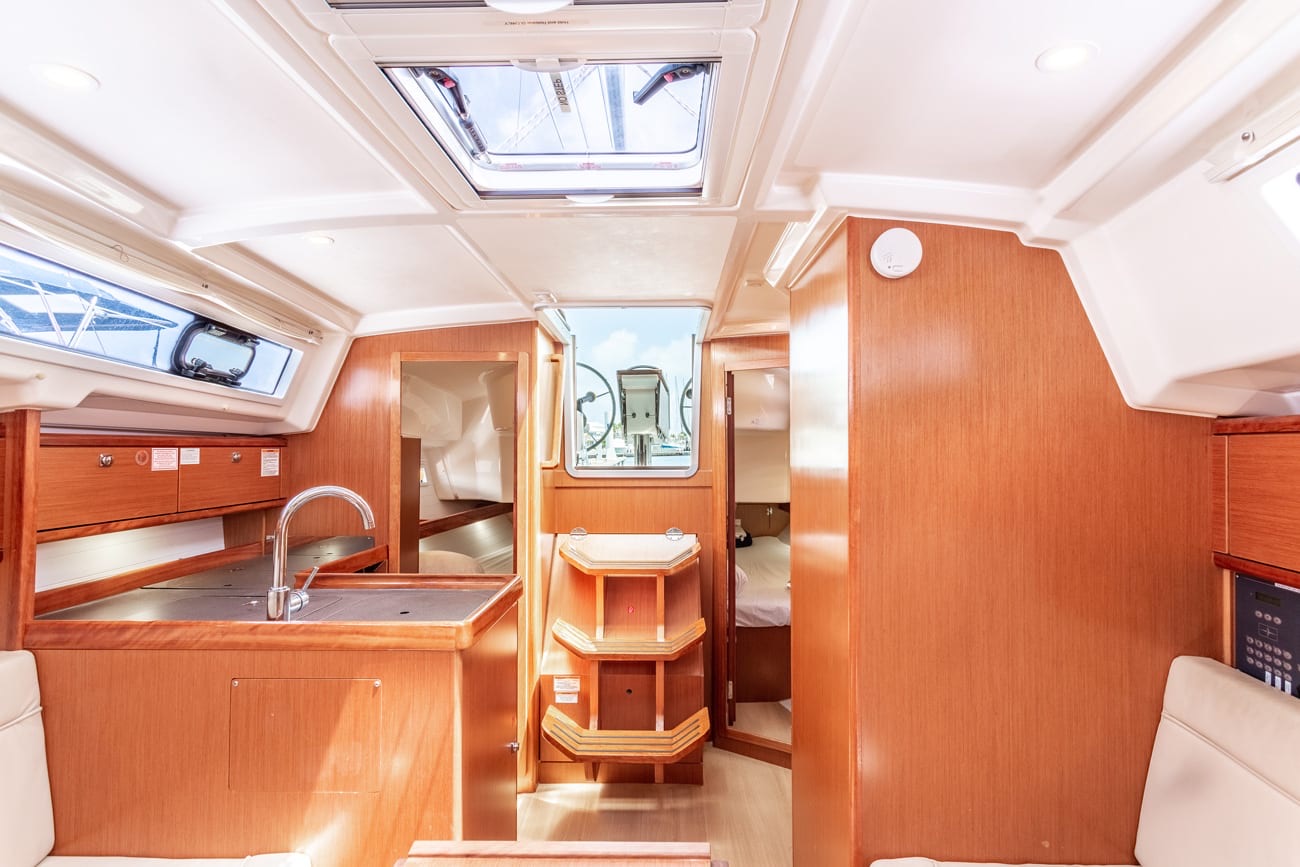 Bavaria 34 — photo 11