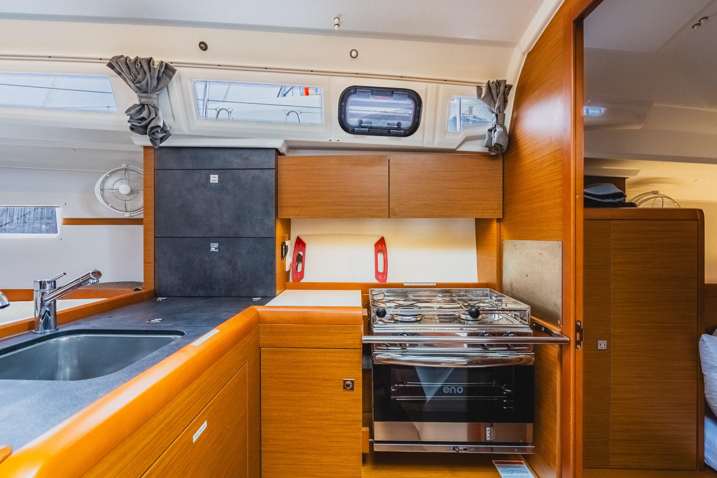 Sun Odyssey 349 - 3 cab. — photo 25