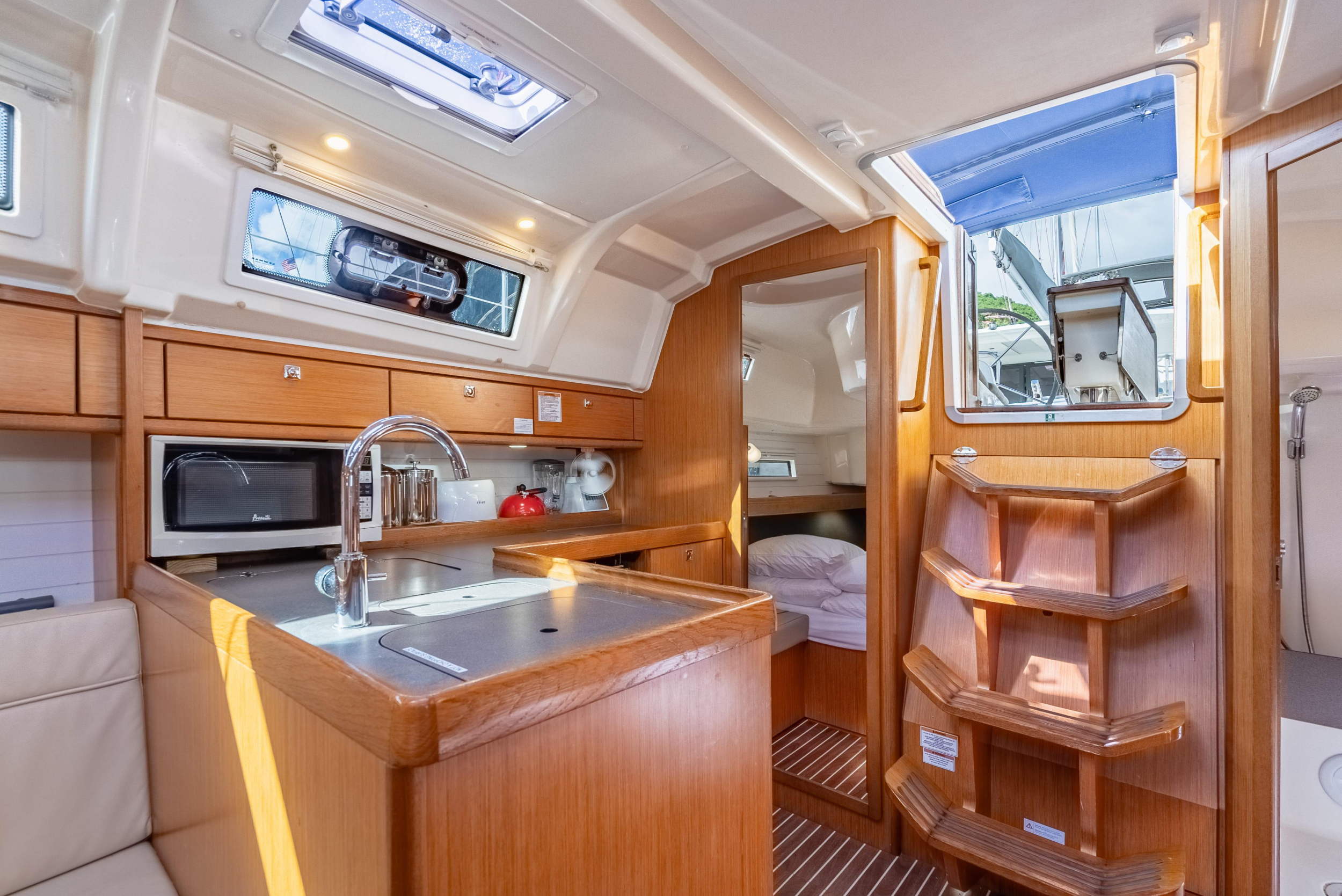 Bavaria 37 - 2 cab. — photo 17