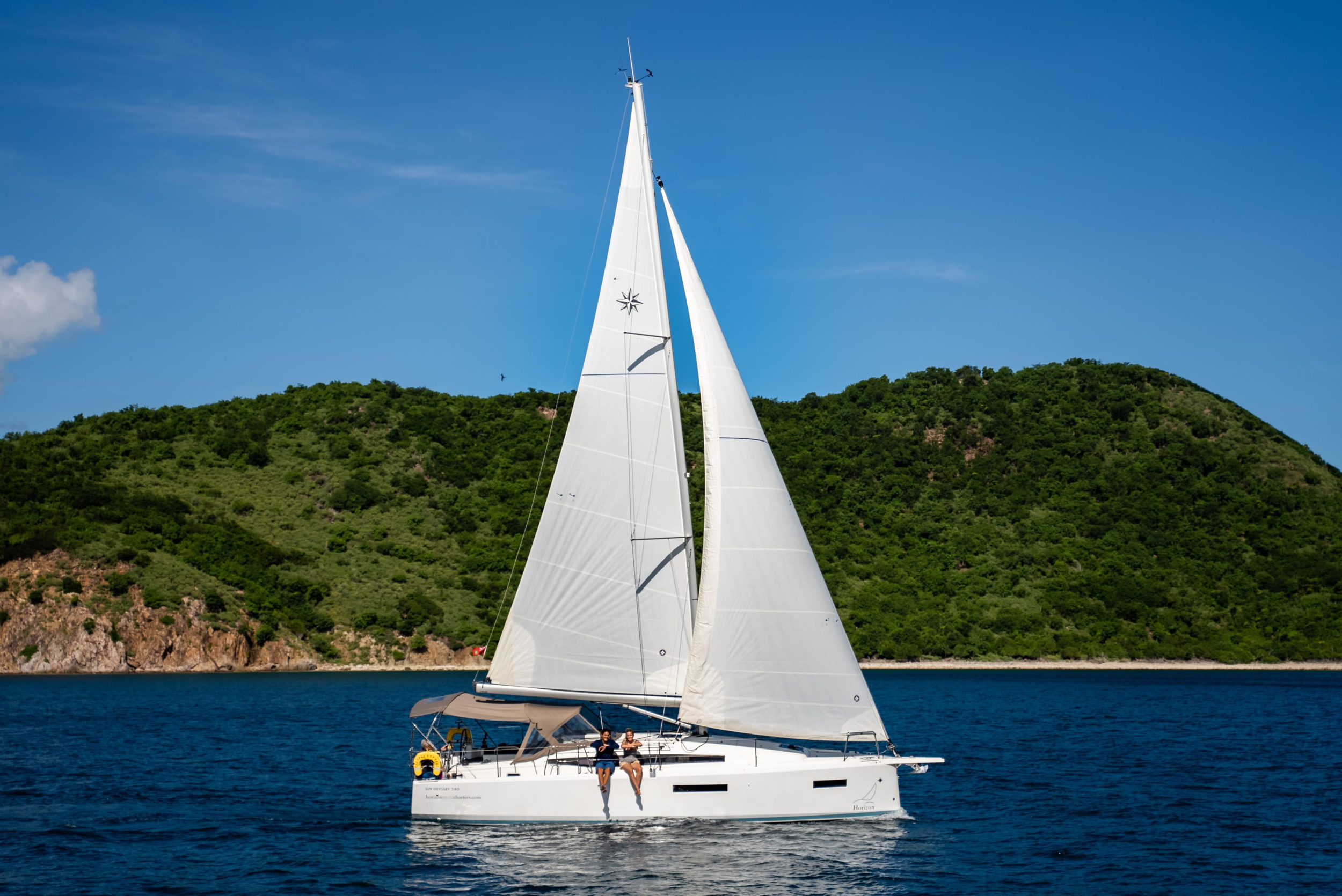 Sun Odyssey 380 - 2 cab. — photo 3
