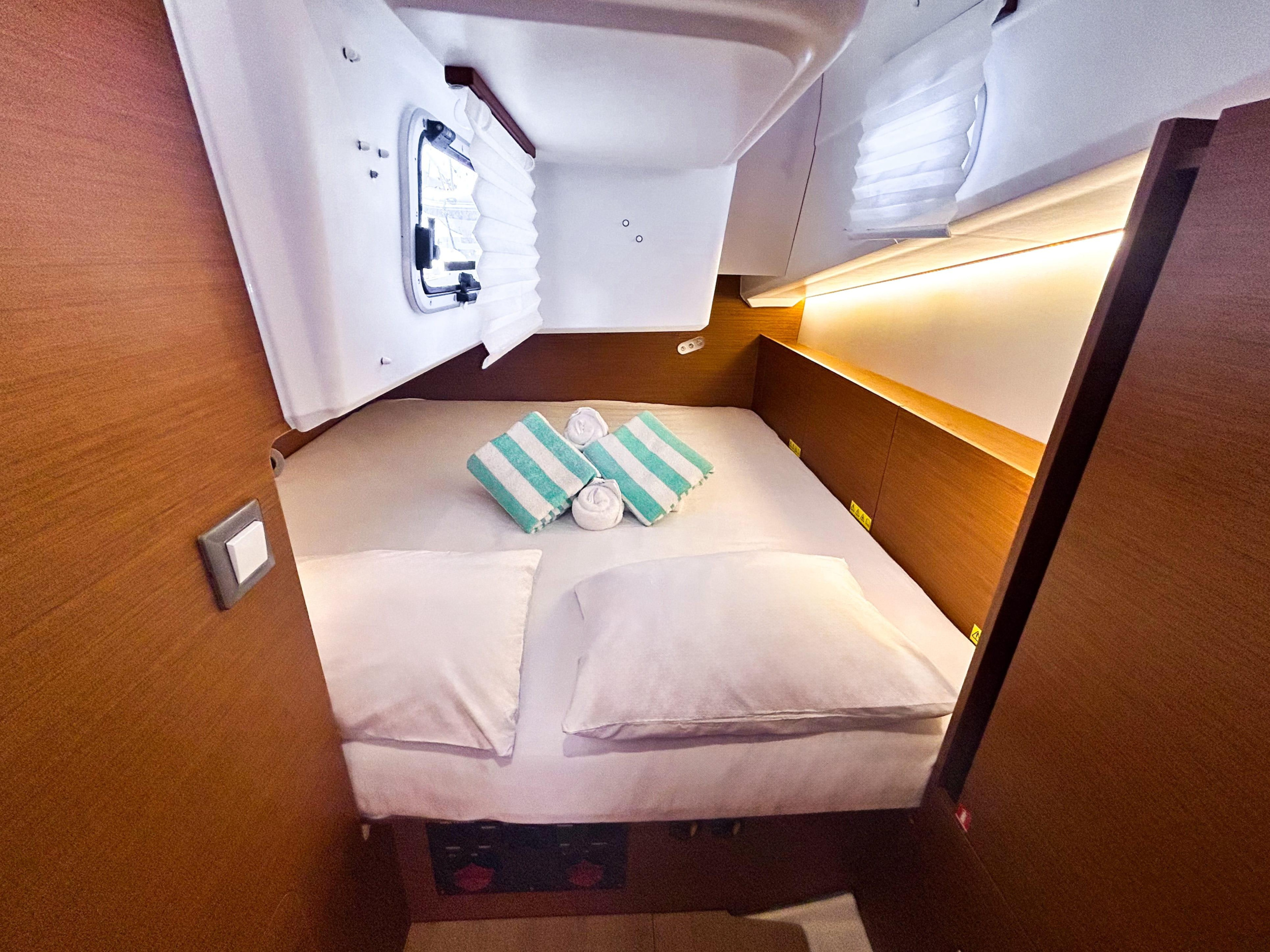 Sun Odyssey 380 - 2 cab. — photo 17