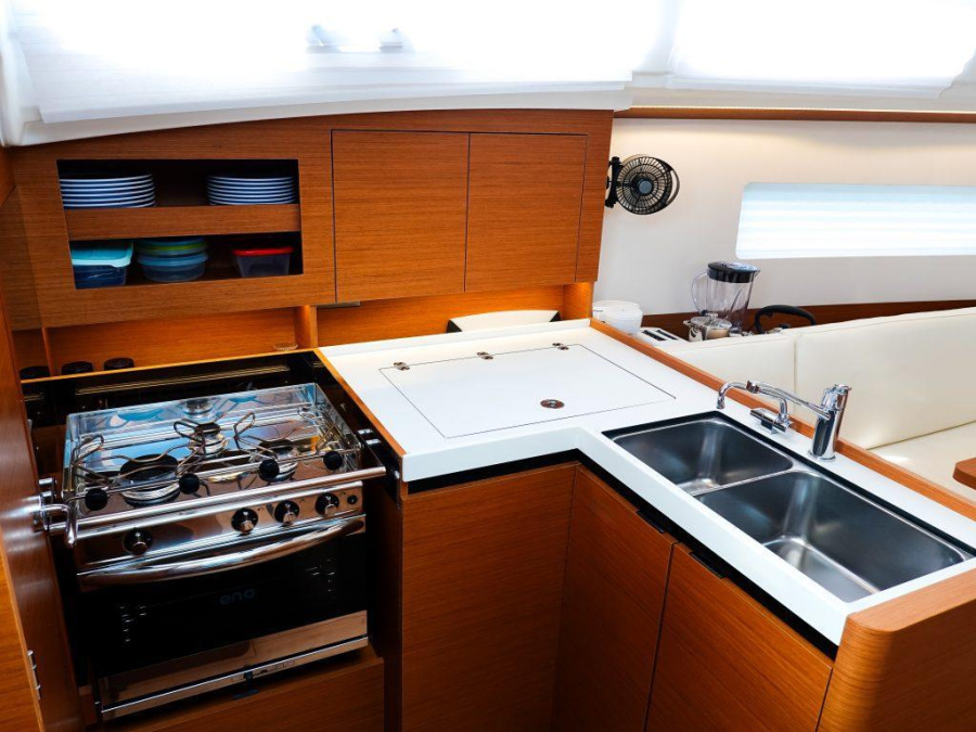 Sun Odyssey 380 - 3 cab. — photo 17