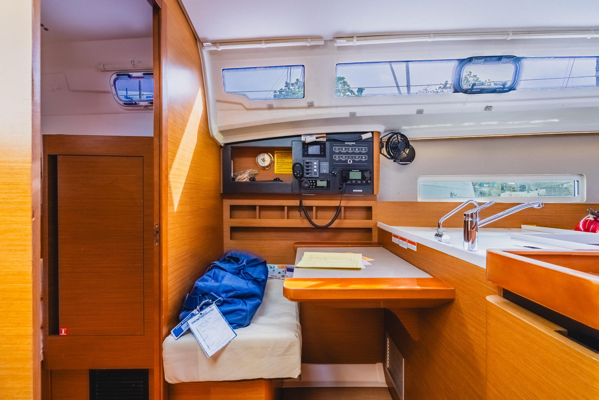 Sun Odyssey 410 - 3 cab. — photo 23
