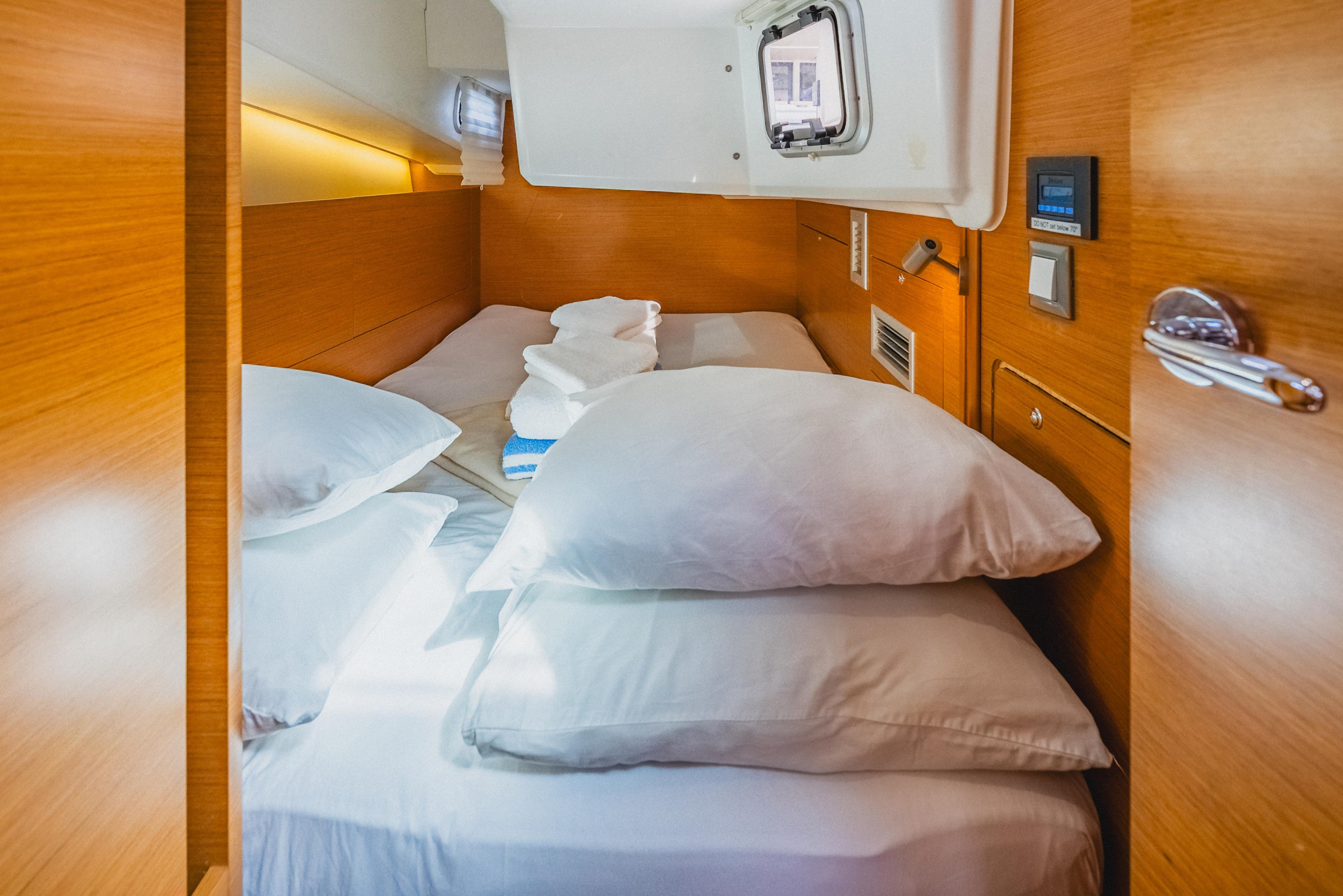 Sun Odyssey 410 - 3 cab. — photo 27