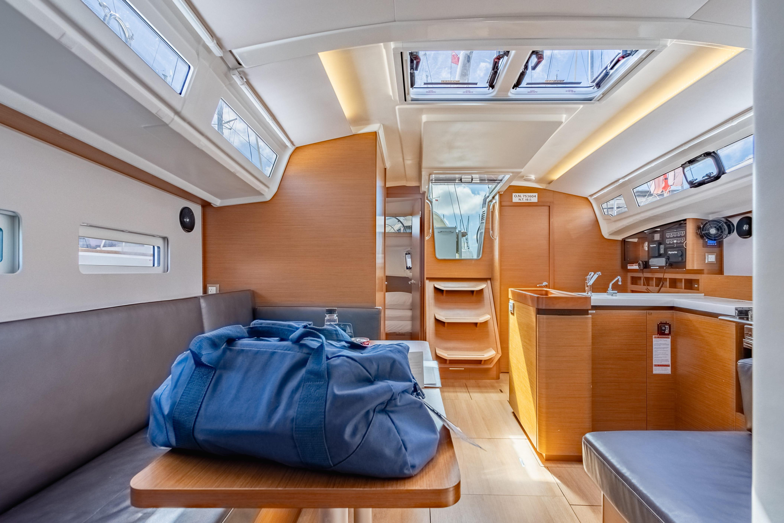 Sun Odyssey 410 - 3 cab. — photo 8