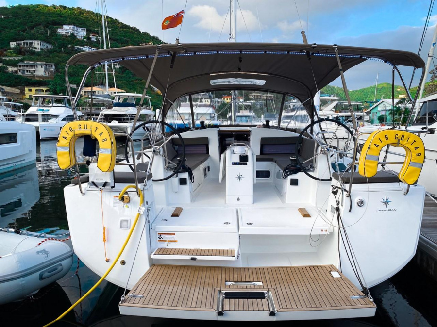 Photo #1 - Sun Odyssey 440 - 3 cab. (Air Guitar) en Resort & Marina - 42776