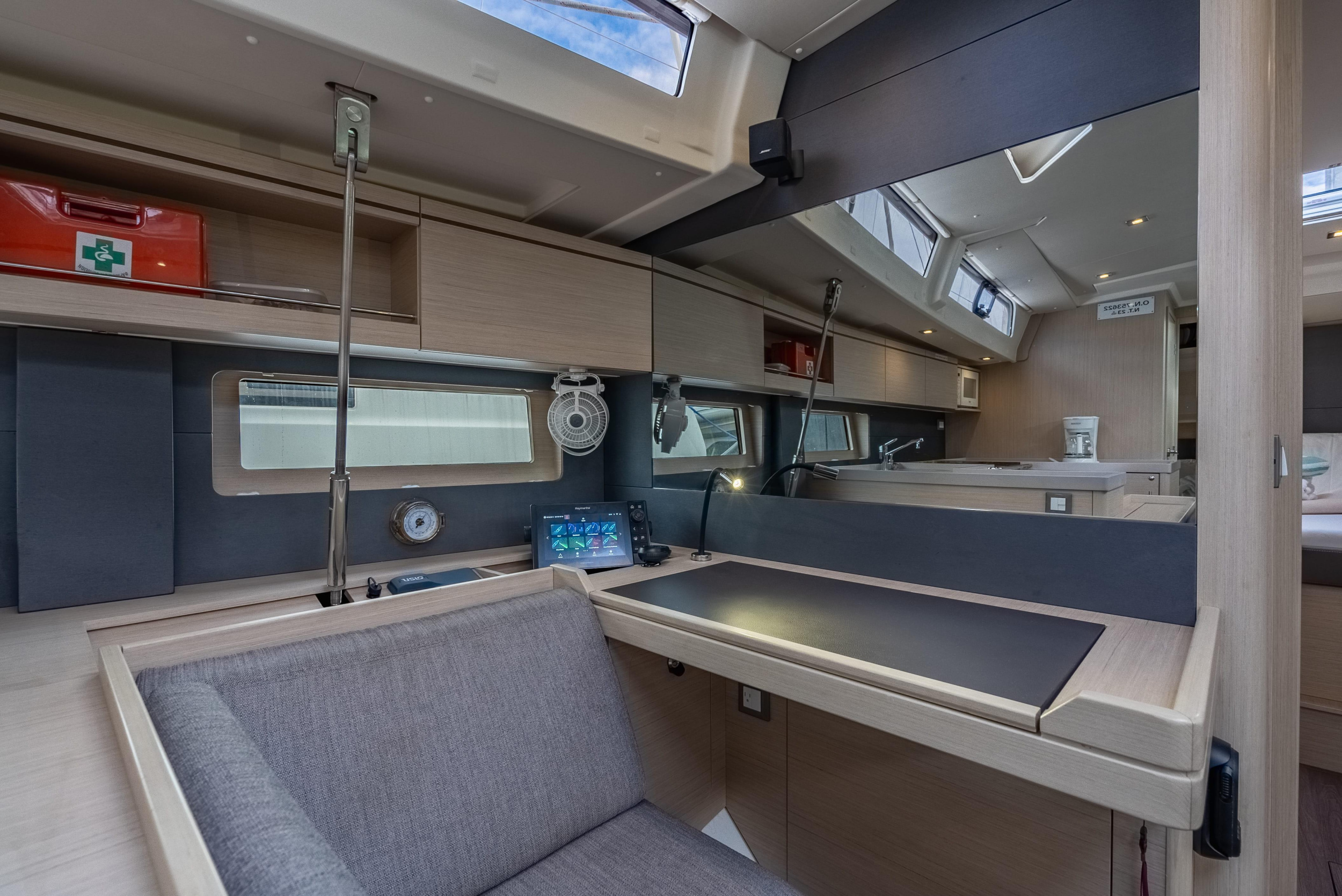 Oceanis 51.1 — photo 25