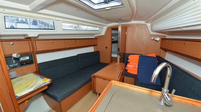 Bavaria Cruiser 33 — photo 5