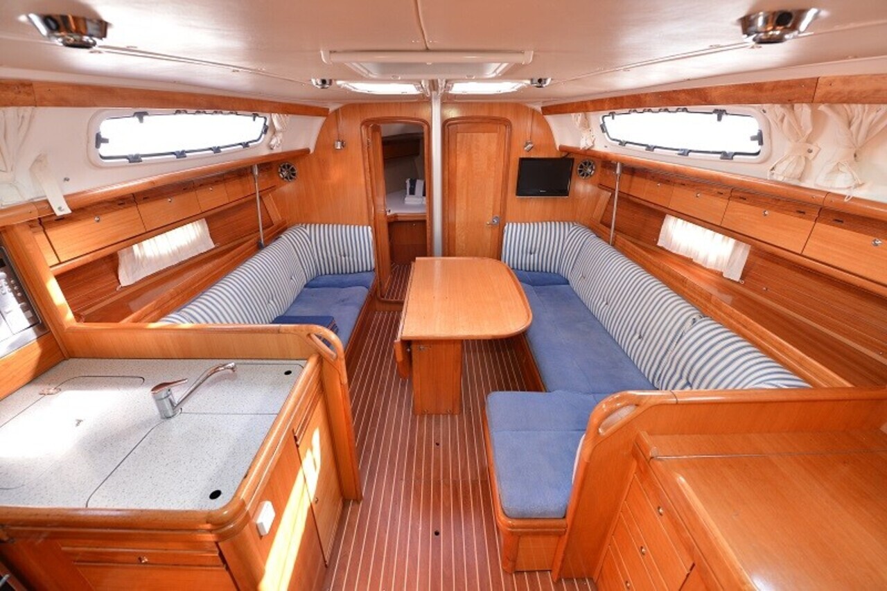 Bavaria 38 Cruiser — photo 7