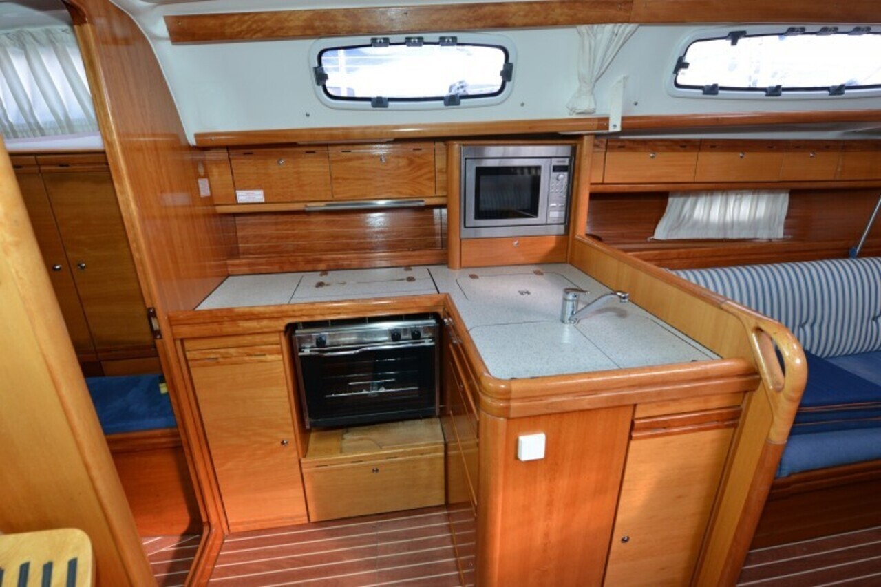 Bavaria 38 Cruiser — photo 9