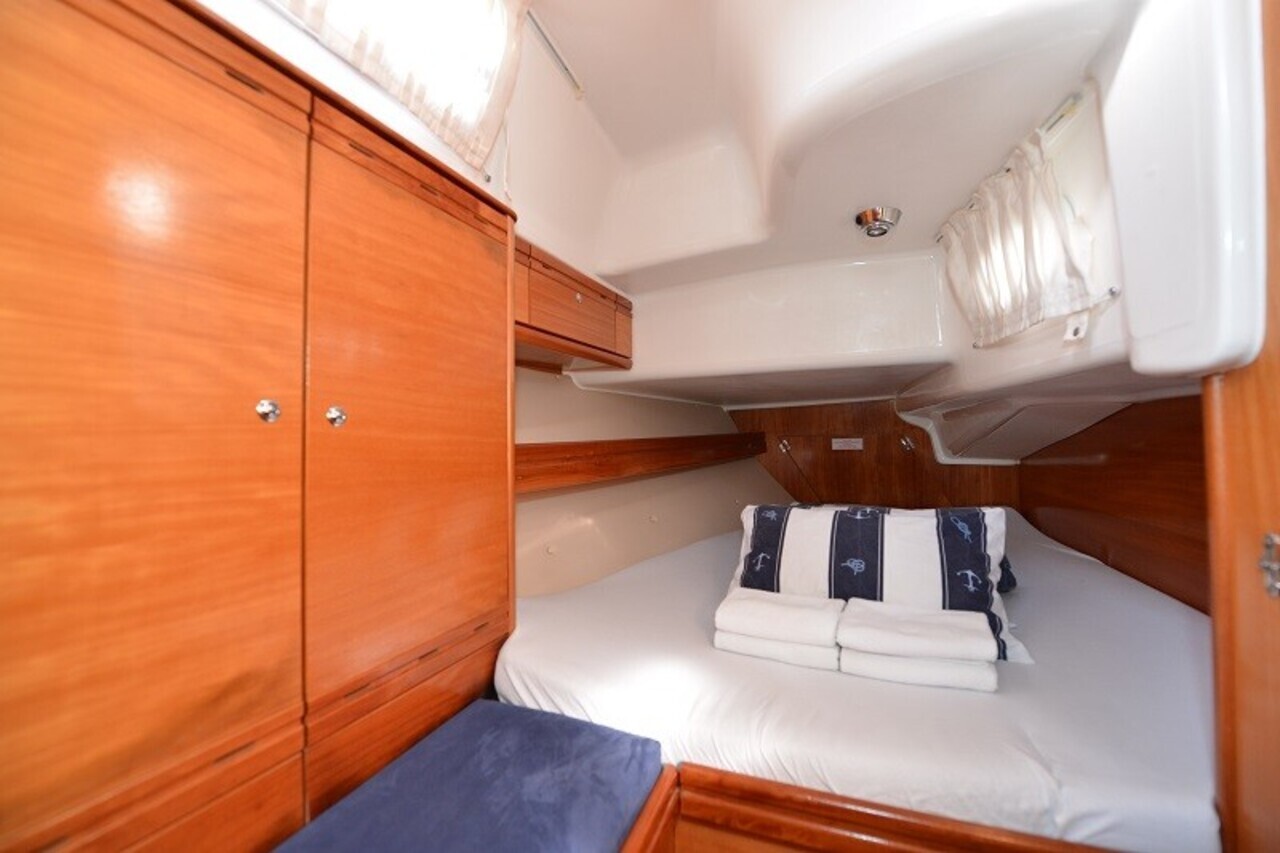 Bavaria 38 Cruiser — photo 11