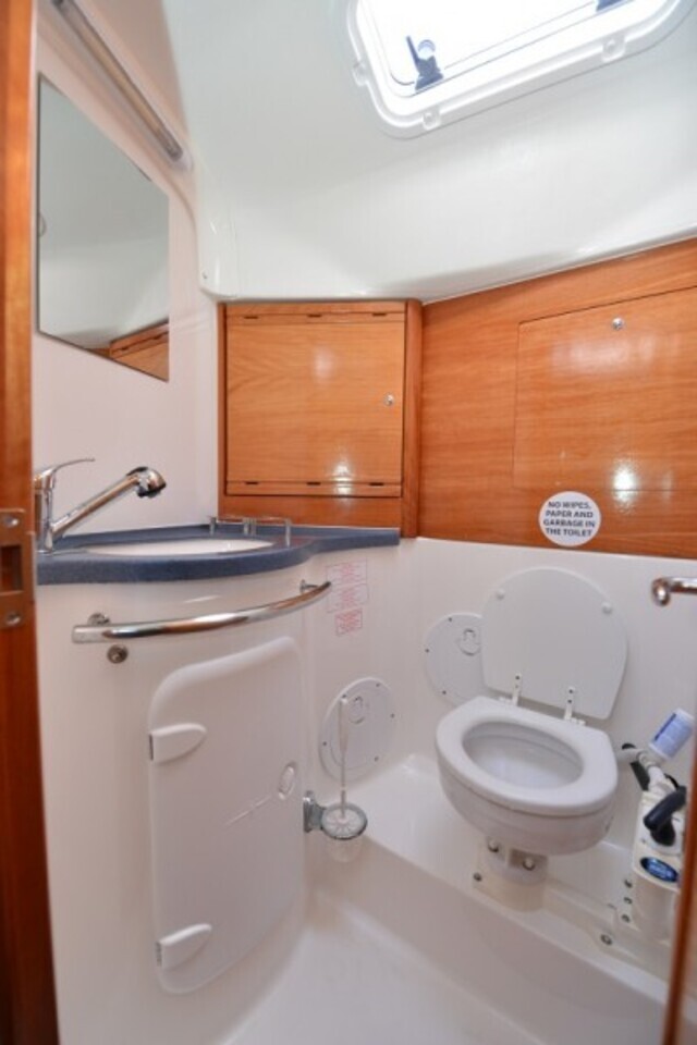 Bavaria 38 Cruiser — photo 12