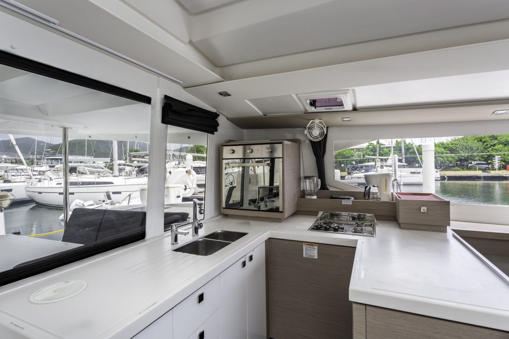 Fountaine Pajot Astrea 42 - 3 + 1 cab. — photo 19