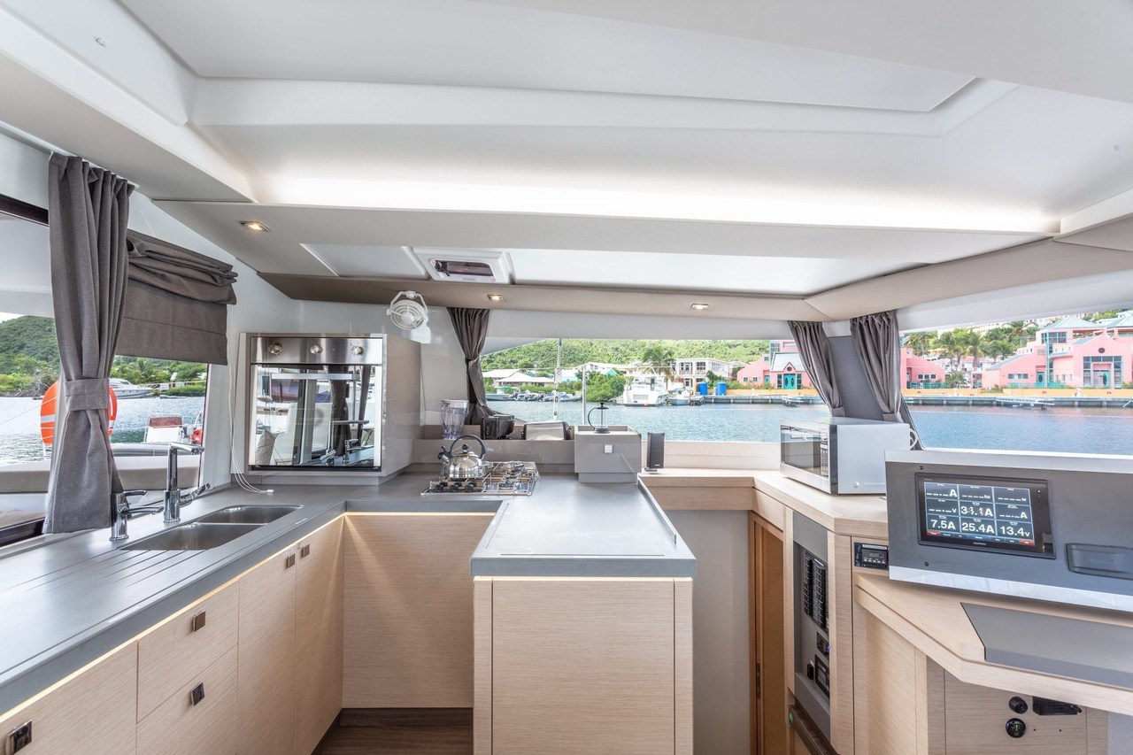 Fountaine Pajot Astrea 42 — photo 15