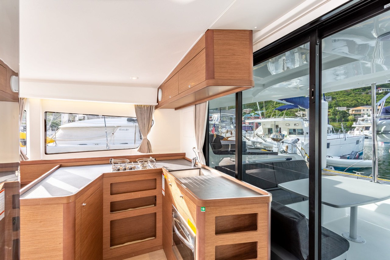 Lagoon 42 - 4 + 2 cab. — photo 17