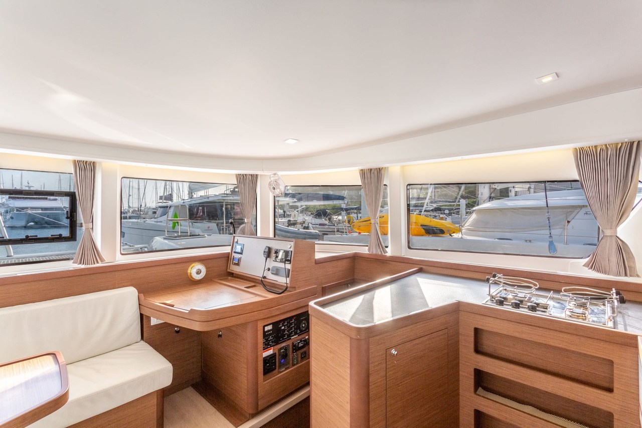 Lagoon 42 - 4 + 2 cab. — photo 19