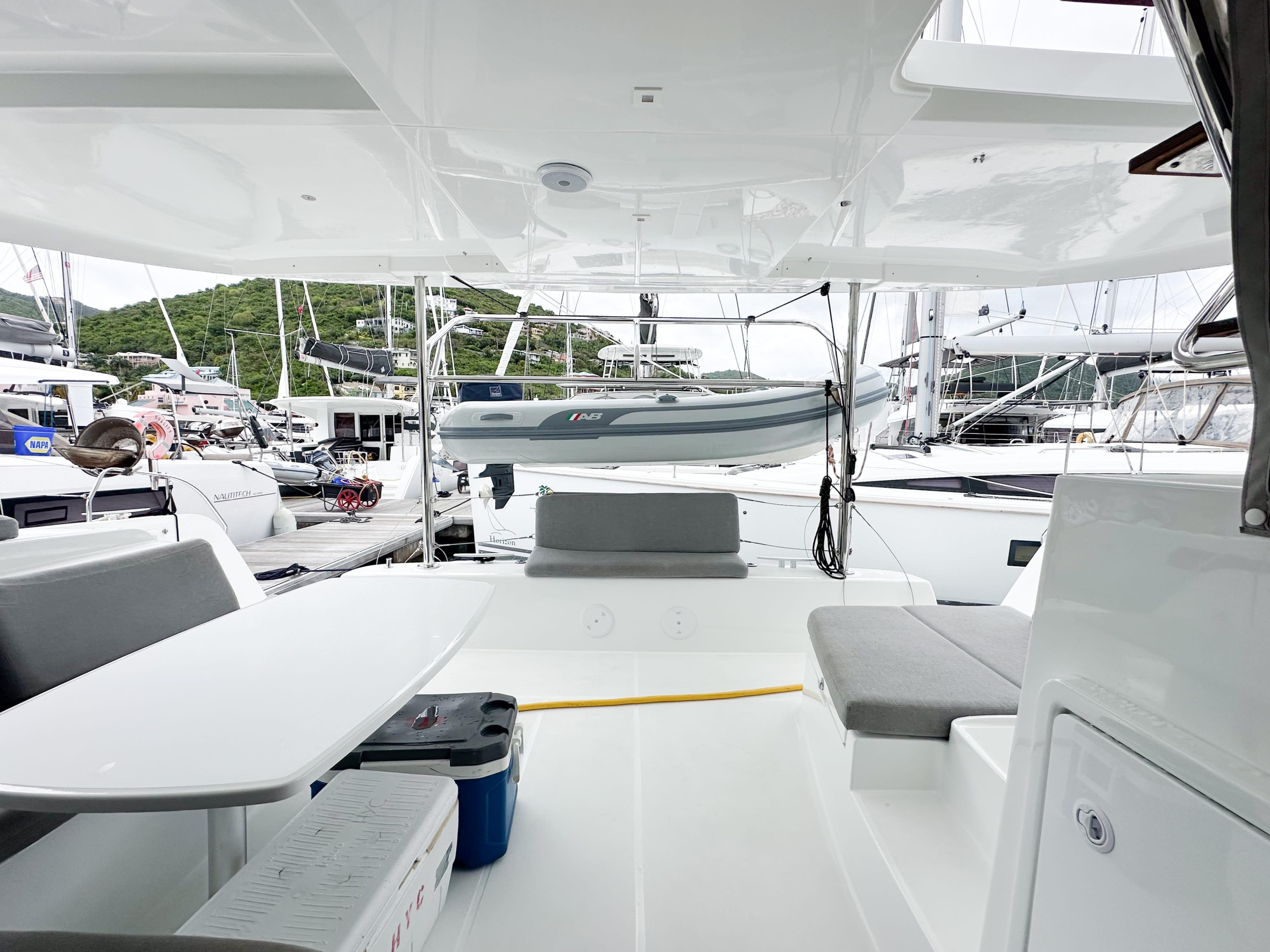Lagoon 42 - 4 + 1 cab. — photo 17