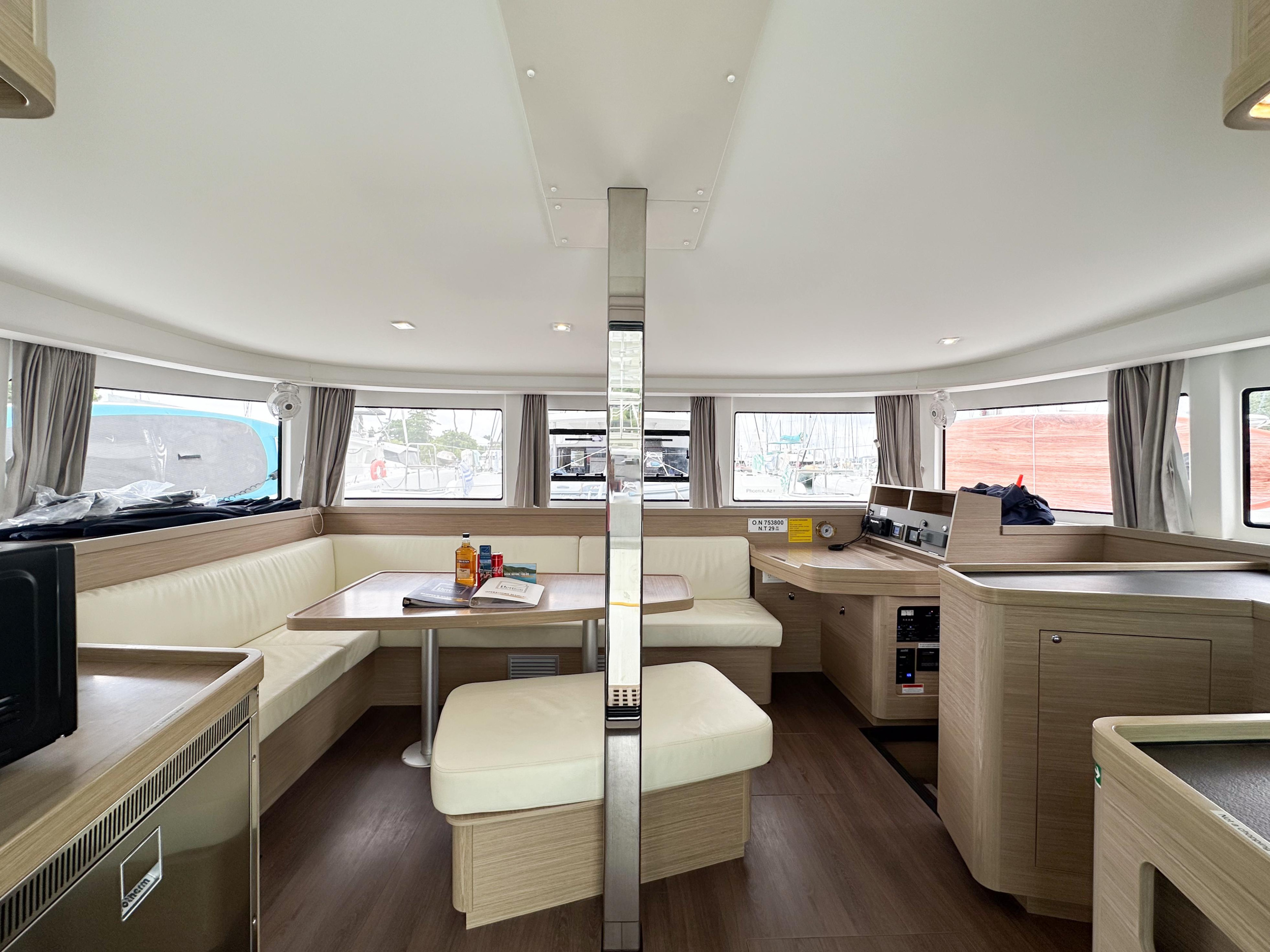 Lagoon 42 - 4 + 1 cab. — photo 18