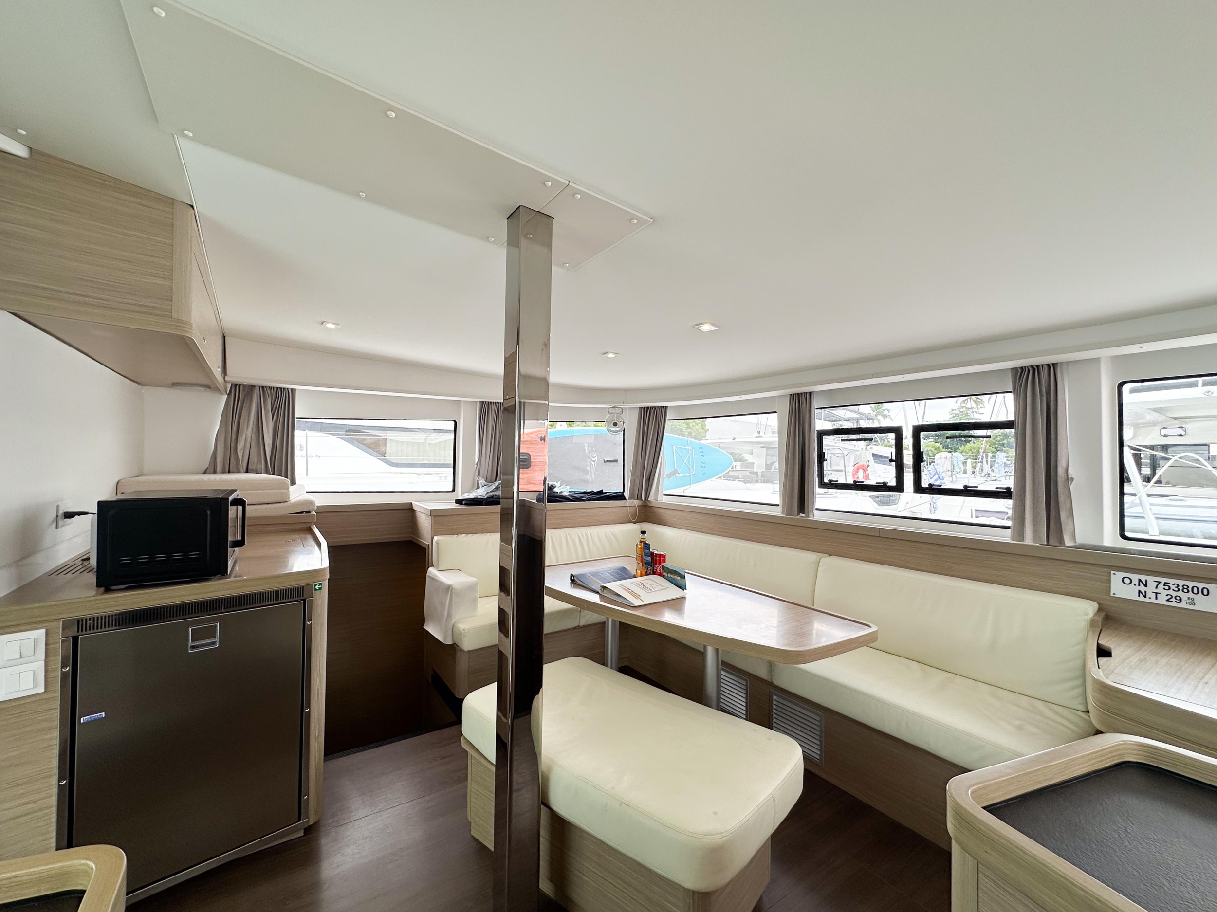 Lagoon 42 - 4 + 1 cab. — photo 20