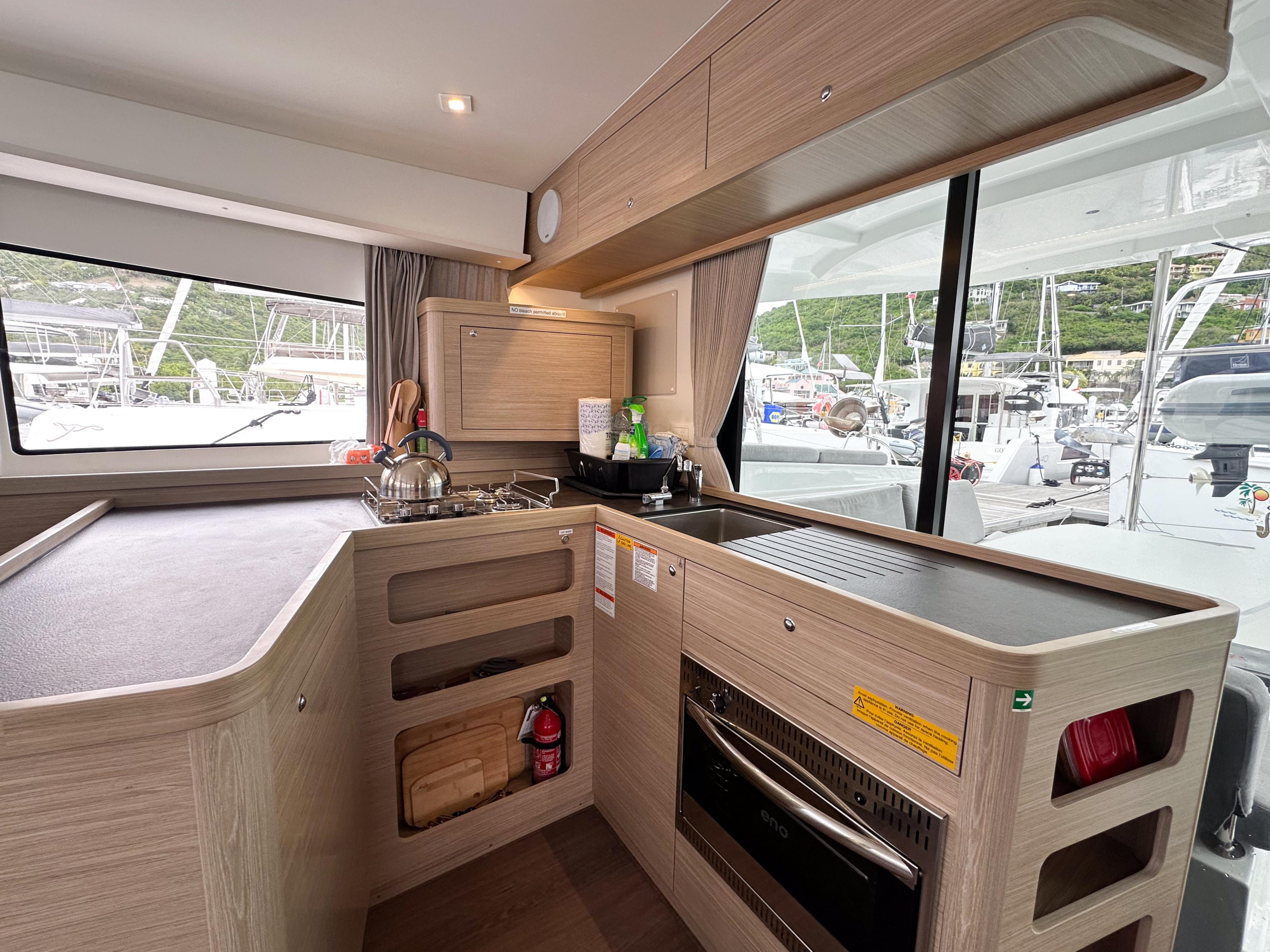 Lagoon 42 - 4 + 1 cab. — photo 23