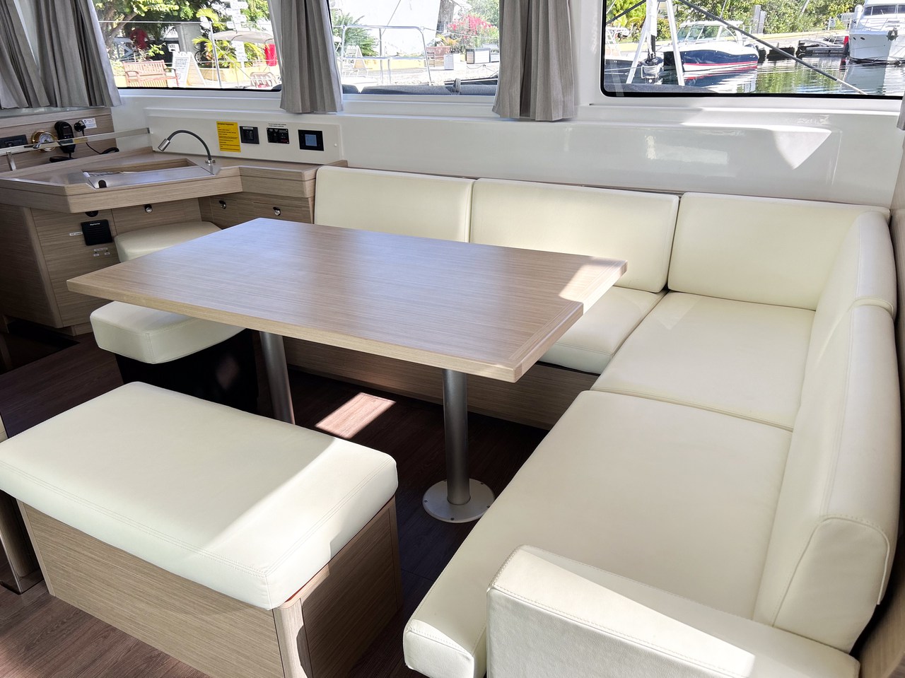 Lagoon 46 - 4 + 1 cab. — photo 12