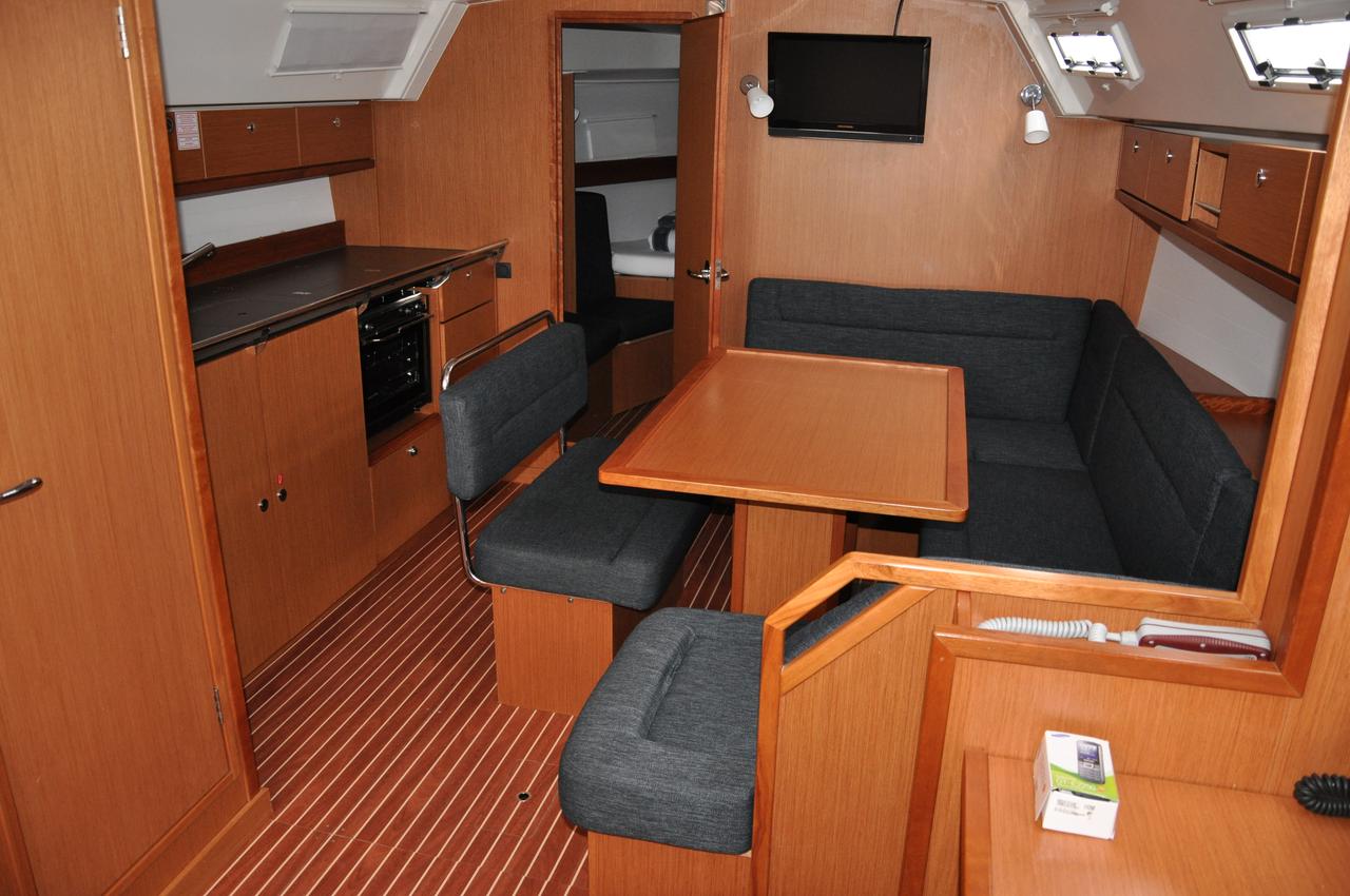 Bavaria Cruiser 40 — photo 9