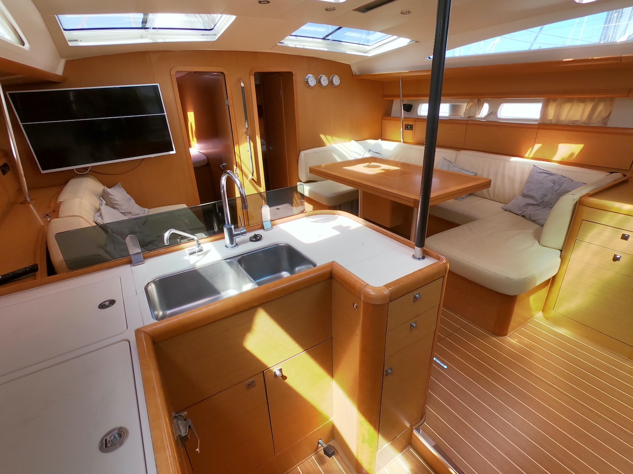 Jeanneau 53 - 5 + 1 cab. — photo 4