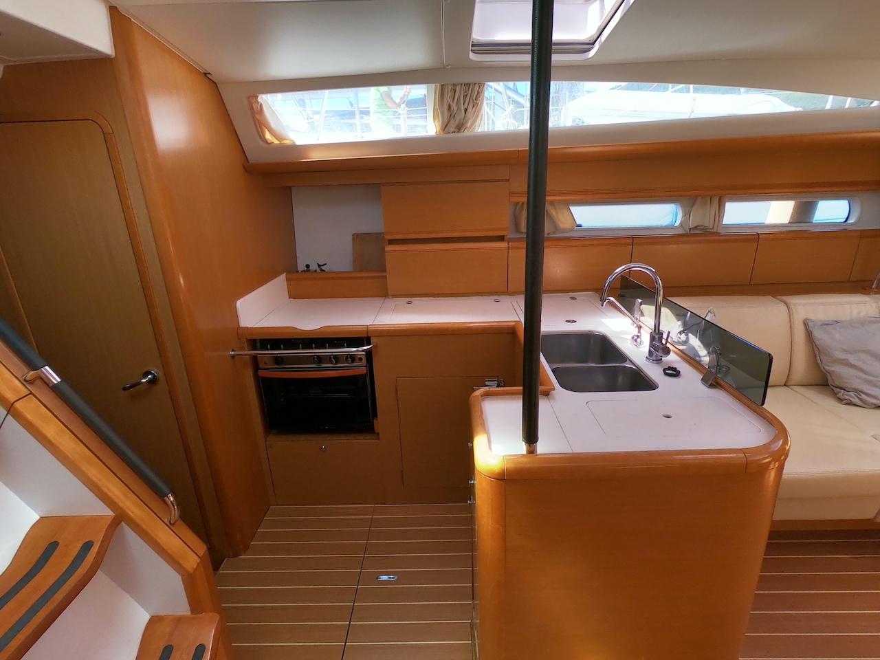 Jeanneau 53 - 5 + 1 cab. — photo 7