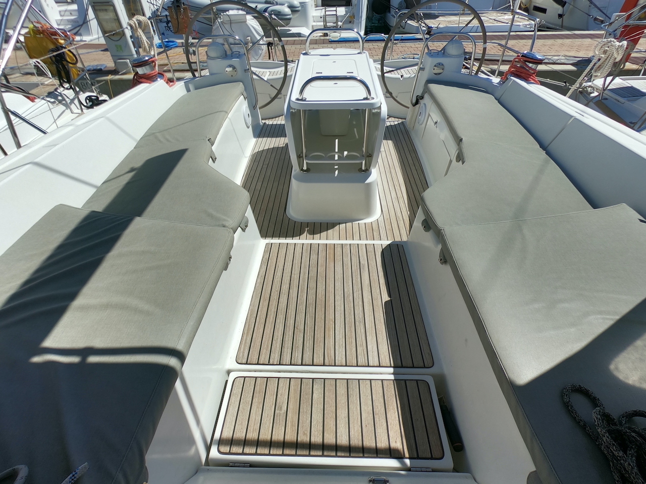 Jeanneau 53 - 5 + 1 cab. — photo 13