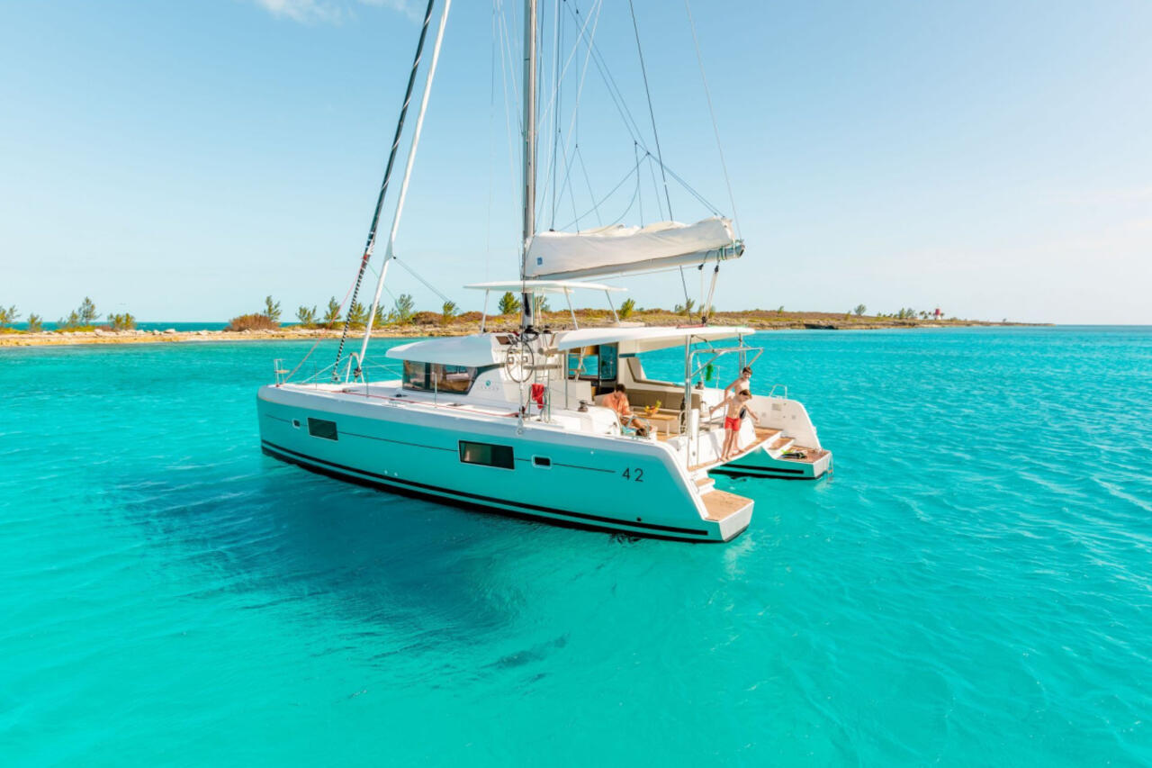 Lagoon 42 - 4 + 2 cab. — photo 1